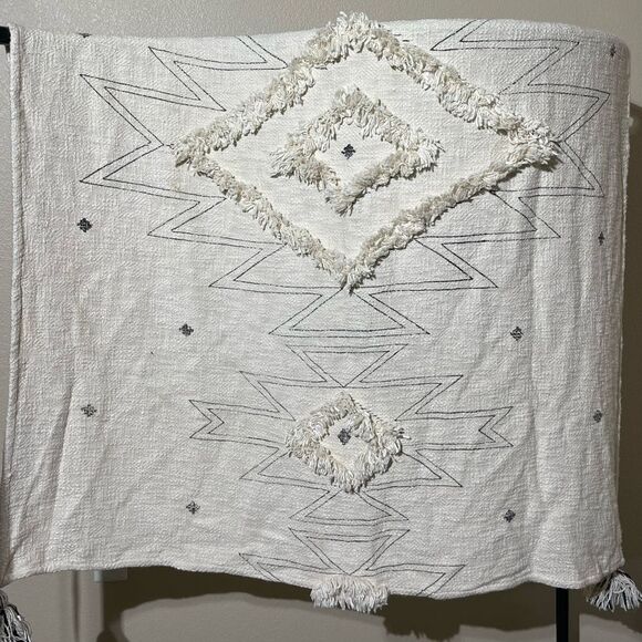 Urban Outfitters Cream Geometric Throw Blanket - Picture 1 of 5